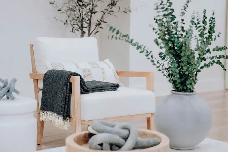 6 WAYS TO STYLE A THROW BLANKET