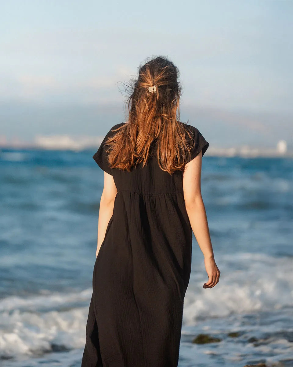 Backside of double gauze cotton Short Sleeve Black Midi Dress